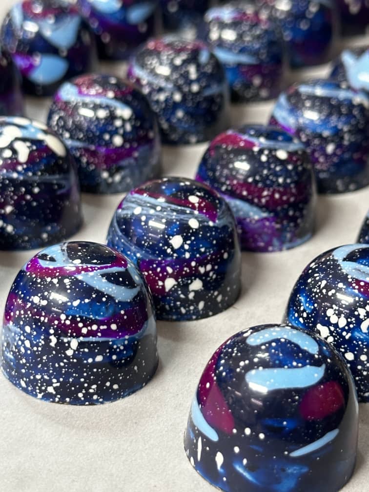 آموزش تخصصی شکلات دستساز و ترافل لی لی سوییت در رشت